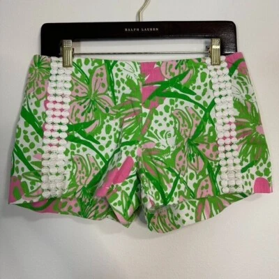 Shorts Lilly Pulitzer Liza Floral Cabana Rosa Branco Verde Acabamento de Renda Tamanho 4 - Imagem 1 de 4