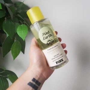 ๐NUOVO๐ VS ROSA Astrologia Profumo Corpo Rosa Terra 8,4 oz - Foto 1 di 5