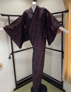 Kimono Japonés Tsumugi M Negro Rojo Rayas Patrón A Cuadros Usado - Imagen 1 de 11