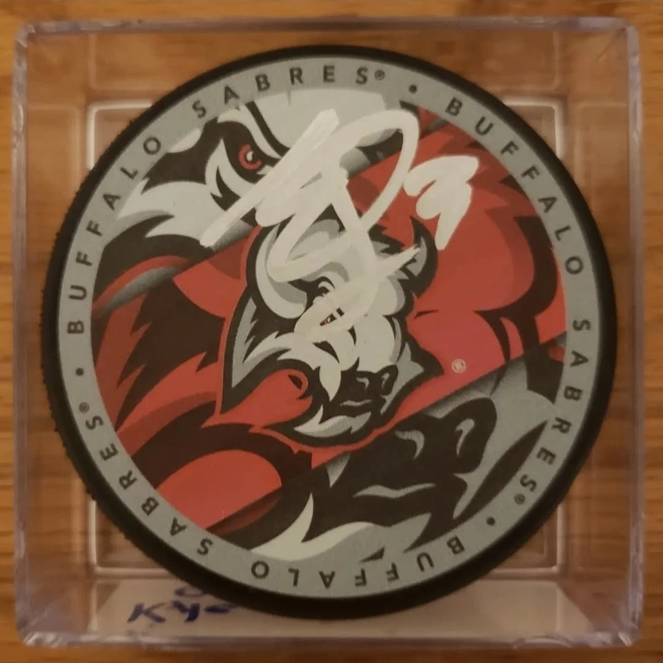 Disco Buffalo Sables firmado autografiado Kyle Okposo #21 Foto 1 de 1