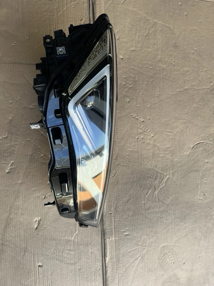 Seat Leon LED Scheinwerfer rechts 5FB941008G 90188326 - Bild 1 von 4