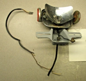 SUZUKI RV125 RV 125 1973 SOPORTE DE MONTAJE DE LUZ TRASERA CON REFLECTORES 35710-12 OEM - Imagen 1 de 23