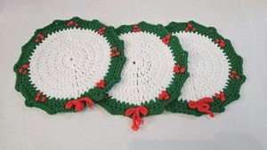 Crochet Holiday Pot Holders Hot Pads Trivets Christmas Wreath Design Vintage - Picture 1 of 3