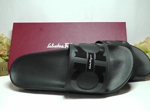Salvatore Ferragamo schwarz Groove 2 Pools Schlappen Sandalen Größe 8M *** 295 $ *** Neu im Karton ** - Bild 1 von 16