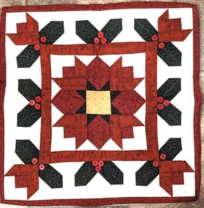 2005 Hand Quilted Red Green White Wall Hanging Table Top Buttons 23" x 23" - Picture 1 of 10