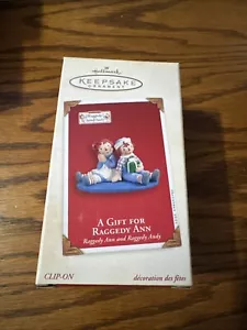 Hallmark Keepsake 2003 A Gift For Raggedy Ann Raggedy Andy Clip-On Ornament New - Picture 1 of 3