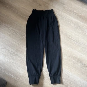 Athleta Salutation Jogger Pants Black Women's Size XS Excellent Condition - Picture 1 of 4
