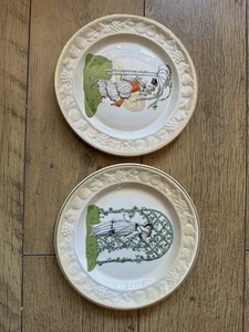 Royal Worcester Palissy geprägte Teller Sarah und Selina - Bild 1 von 2