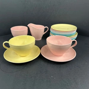 Set 17 Teile Pastell Melamin Tassen mit Untertassen Milchkännchen Zuckerdose Teller - Bild 1 von 11