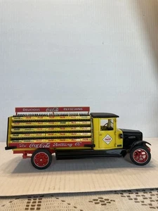DANBURY MINT 1928 1:24 COCA COLA DELIVERY TRUCK w/ COKE CRATES & COA - Picture 1 of 6