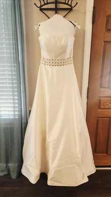GORGEOUS PAULA VARSALONA WHITE WEDDING DRESS GOWN SIZE 10 WITH ACCESSORIES  - Image 1 of 4