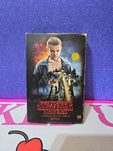 Netflix Stranger Things Staffel 1 DVD/Blu-Ray, 2016, 4-Disc, Collector's Edition - Bild 1 von 9