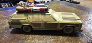 Greenlight National Lampoons Family Truckster w/Aunt Edna Honkey Lips Version - Picture 1 of 4