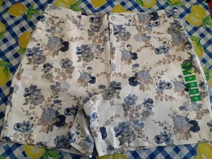 Gloria Vanderbilt Women’s Size 18 Stretch Floral Jean Shorts New Tags 36W 6L - Picture 1 of 4