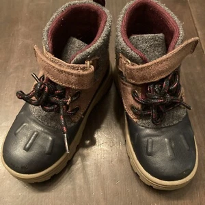 Pre-owned Carters Toddler Size 8M Hiking snow Boots Dark Blue - Picture 1 of 7
