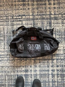 NAPAPIJRI GEOGRAPHIC NORWAY BLACK CANVAS DUFFLE WEEKEND SEA BAG ZIPPER CLOSE L - Bild 1 von 9