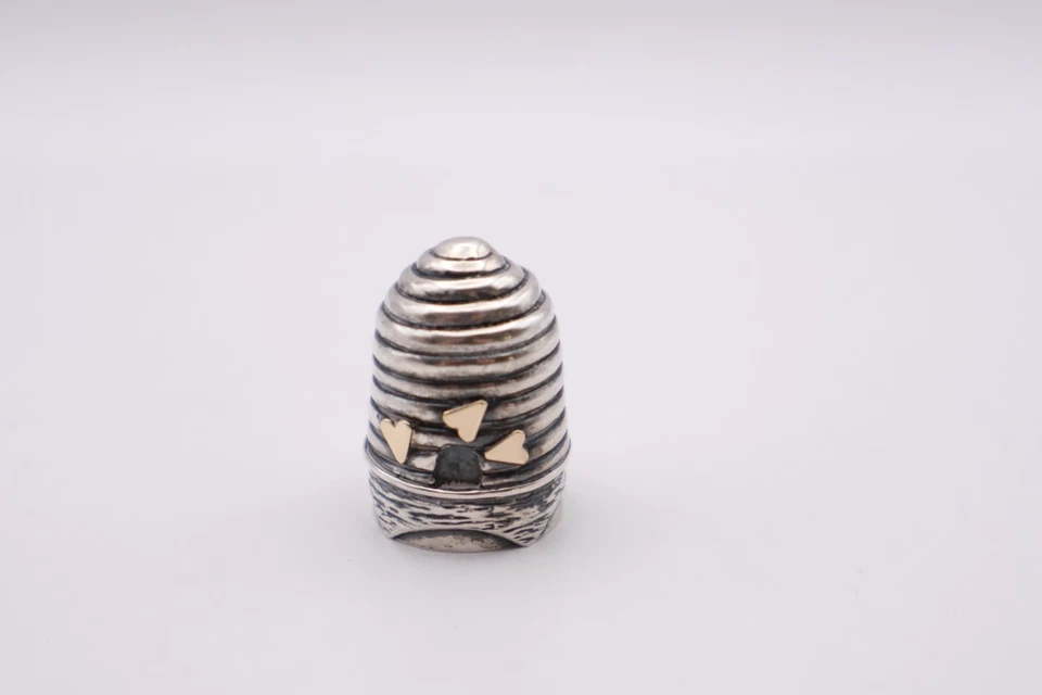 Vintage Sterling Silver Novelty Bee Hive Thimble Hallmarked Sheffield 1998 - Image 1 of 4