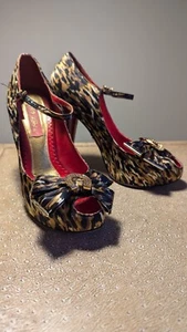 Vintage Betsey Johnson Leopard Print Lucky Horseshoe Rhinestone Pumps Size 6M - Picture 1 of 14