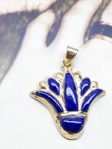 FLOR DE LOTO EGIPCIO ANTIGUO LAPISLÁZULI 14K COLGANTE EGIPCIO HECHO A MANO 2,85 G - Imagen 1 de 8