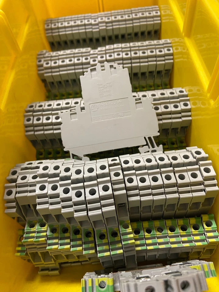 NEW Allen Bradley 1492-JDG4 /A Bulletin 1492 Terminal Block (Pk Of 70) - Image 1 of 1