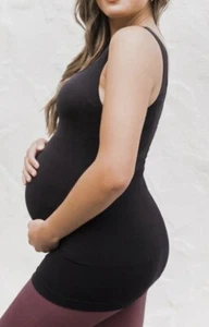 Camiseta sin mangas Blanqi Everyday •S• Soporte para vientre de maternidad negra posparto $72 - Imagen 1 de 9
