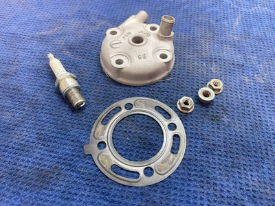 Honda CR85RB CR85R 2006 05-07 OEM extremo superior cubierta de culata motor domo Foto 1 de 4