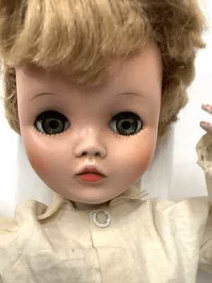 BEAUTIFUL VINTAGE UNEEDA JOINTED FASHION DOLL 19” 2S - Image 1 of 4