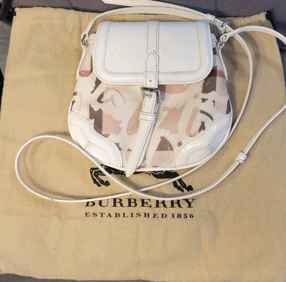 Bolso Bandolera BURBERRY 🤍 Charol Blanco Corazón Supernova Check XS Aspley  Foto 1 de 4