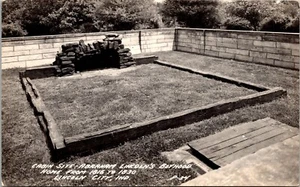 Postal con foto real RPPC sitio de cabina Abraham Lincoln's Boyhood hogar Indiana - Imagen 1 de 2