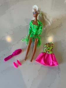 Retro Mod Hippie Mattel 90's Barbie with All the Accessories Vintage - Picture 1 of 8