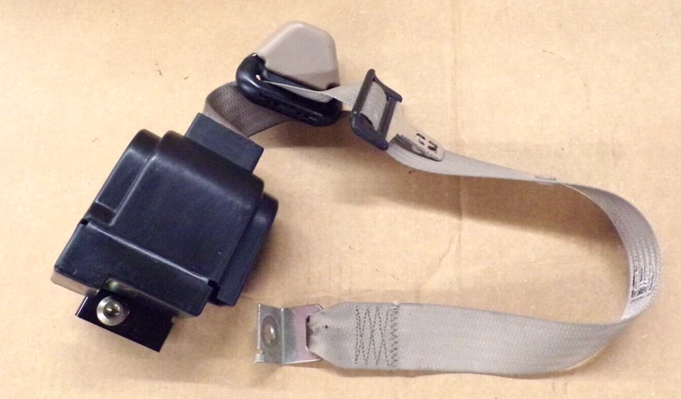 Ford Explorer Sport Trac 2002 2001 cinturón de seguridad trasero retractor (pasajero) Foto 1 de 2