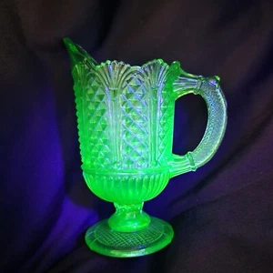Uran Grün Depression Glas Schliff Diamant Lüfter Muster Milchkännchen kleiner Krug - Bild 1 von 11