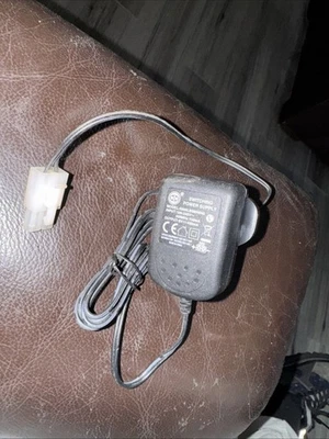 Tamiya 7.2V 500mA NiCd NiMH Mains UK Battery Charger EL-2P Connector - Image 1 of 4