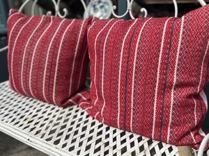 Vintage rotes Kissen, Gobelin Bezug & Pad, Kolonial Chic Wohndeko Styling /1 Stück - Bild 1 von 15