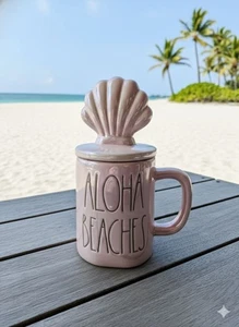 Tazza Rae Dunn rosa "Aloha Beaches" con coperchio a conchiglia taglia unica - Foto 1 di 4