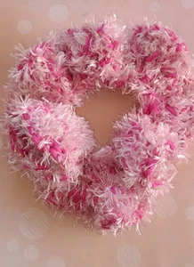 Handgefertigtes gehäkeltes Scrunchie. Rosa flauschiges Acrylgarn. Teen Mädchen Damen - Bild 1 von 1