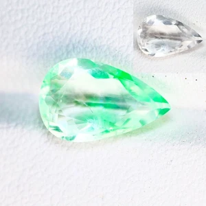 1.900 Ct Pear Cut White to UV Changing to Neon Green HYALITE OPAL (Color Change) - Picture 1 of 5
