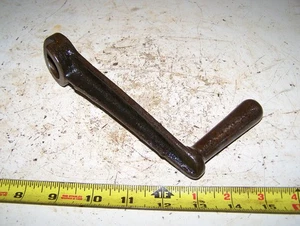 IHC 1hp FAMOUS TITAN TOM THUMB Miss Gas Engine Cast Iron Starting Crank G6515 - Picture 1 of 12