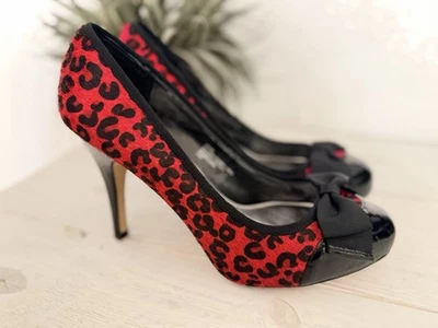 Zapatos de salón White House Black Market Naomi 8,5 rojos negros guepardo estampado animal tacones Foto 1 de 4