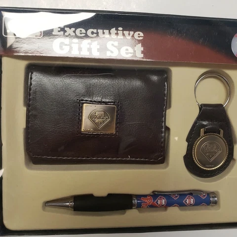 MLB Philadelphia Phillies Exclusive Gift Set Includes Wallet Key Chain & Pen Cover