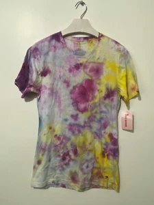 Tommy Hilfiger, V-Neck Tie Dye Shirt, Medium, lila, handgefärbtes T-Shirt - Bild 1 von 4