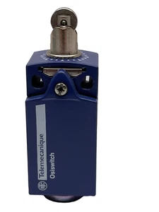 ZCD68 Limit Switch Telemecanique Osiswitch XCKD6802G11 With Roller Actuator NEW! - Picture 1 of 4