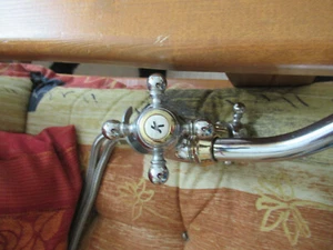 Wasserhahn für kalt und  warmes Wasser - Bild 1 von 5