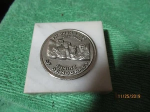 Mt. Rushmore, South Dakota SHRINE OF DEMOCRACY Paperweight - Picture 1 of 4
