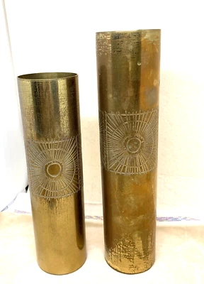 COPPIA VASI OTTONE INCISI A MANO PERIODO BRUTALISTA  DISEGNO MARIO PINTON 1960 - Immagine 1 di 4
