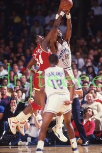 Akeem Olajuwon vs Ralph Sampson - 35mm Basketball Slide - Picture 1 of 1