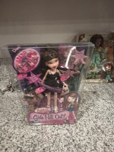 Neu im Karton!!! Original 2004 Y2K Bratz Girls Nite Out Dana Puppe mit Wimpern & lila Augen - Bild 1 von 6