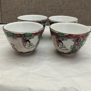 Set Of Four Vintage Famille Rose Medallion Porcelain Hand Painted Sake Tea Cups - Picture 1 of 9