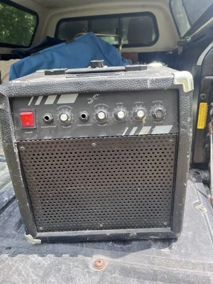 First Act MA229 Guitar Amplifier. - Image 1 of 2