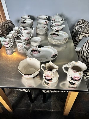 Masons Ironstone ‘Waterlily’ Dinner Service, Tea Set , Fruit Bowl And 2 Jugs - Image 1 of 4